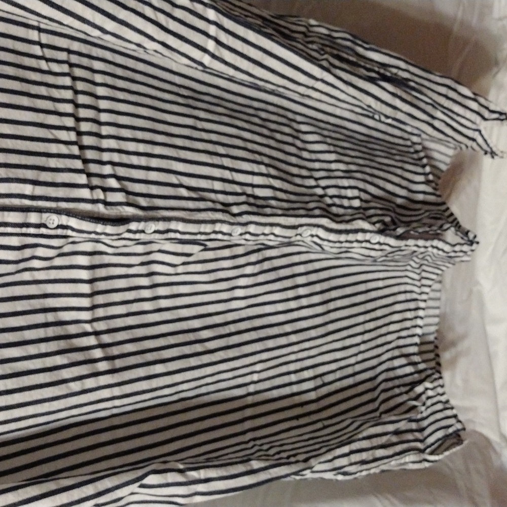 Old Navy, Classic And Stylish women's sleeveless button front dress in XL. - Picture 4 of 5